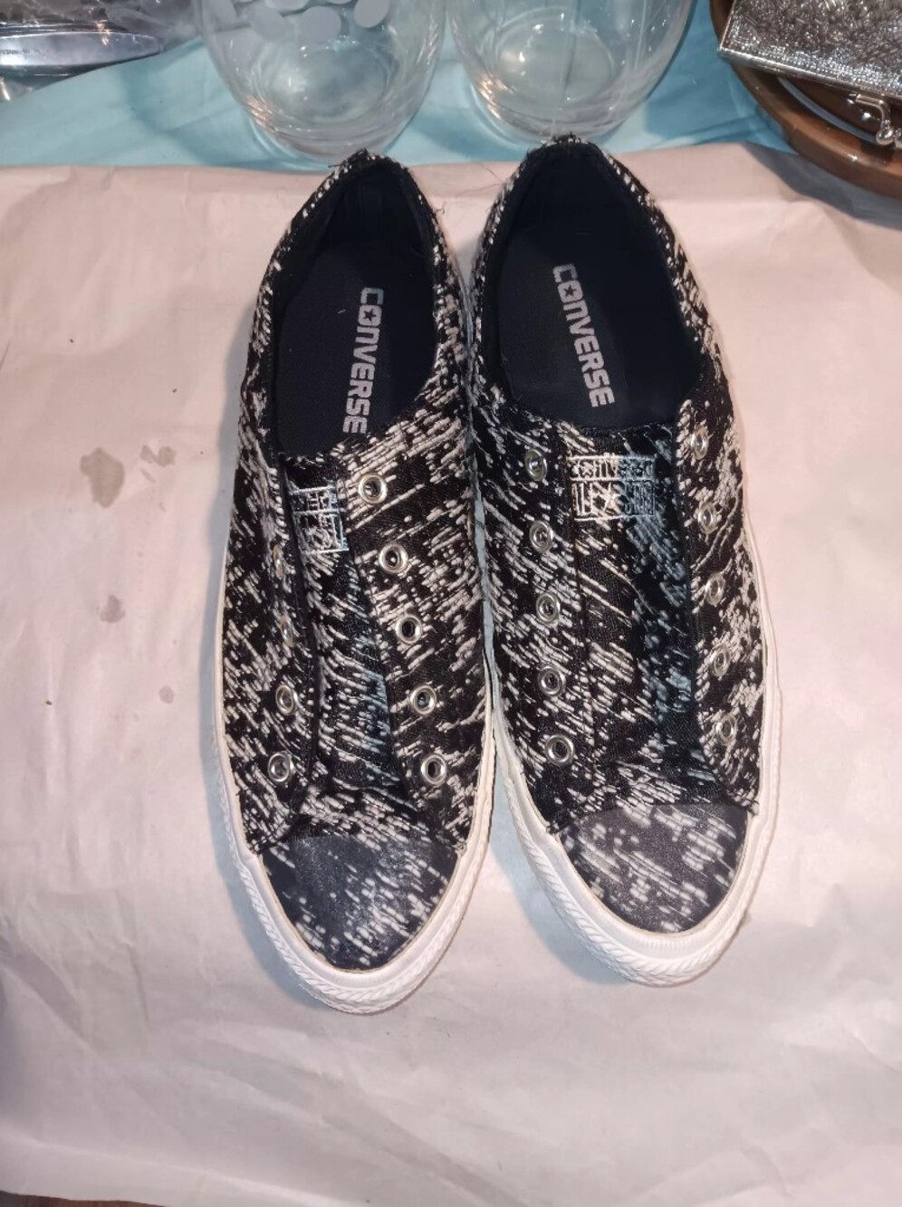 Converse All Stars Womens Sz 8 Black And White Graphic Print Classic Basketball